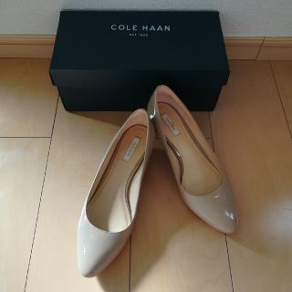 コールハーン(Cole Haan)のCOLE HAAN☆コールハーン☆ベージュ☆エナメルパンプス(ハイヒール/パンプス)