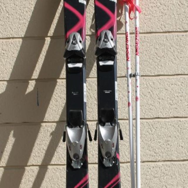 ジュニアスキー３点セット（スキー板・ブーツ・ストック 目安130cmくらい スポーツ/アウトドアのスキー(板)の商品写真