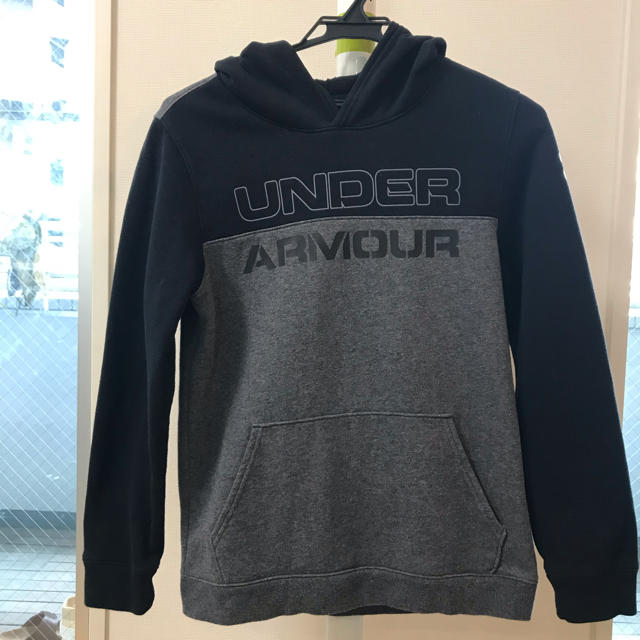 UNDER ARMOUR(アンダーアーマー)のアンダーアーマー パーカー YXL 150〜160サイズ相当 キッズ/ベビー/マタニティのキッズ服男の子用(90cm~)(ジャケット/上着)の商品写真