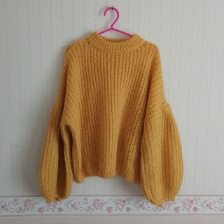 フォーエバートゥエンティーワン(FOREVER 21)のforever21袖が可愛いからし色セーター(ニット/セーター)