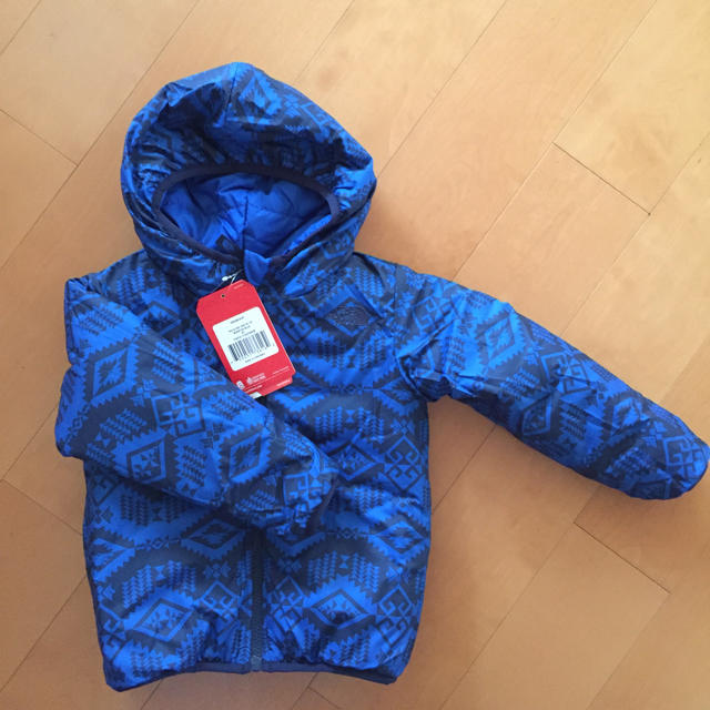 THE NORTH FACE(ザノースフェイス)のノースフェイス☆新品リバーシブルアウター100 キッズ/ベビー/マタニティのキッズ服男の子用(90cm~)(ジャケット/上着)の商品写真