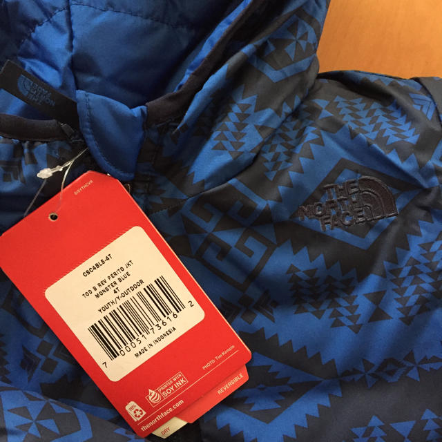 THE NORTH FACE(ザノースフェイス)のノースフェイス☆新品リバーシブルアウター100 キッズ/ベビー/マタニティのキッズ服男の子用(90cm~)(ジャケット/上着)の商品写真