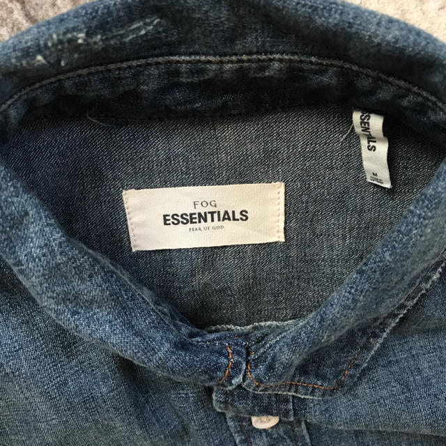 FEAR OF GOD(フィアオブゴッド)のESSENTIALS FOGデニムシャツ メンズのトップス(シャツ)の商品写真