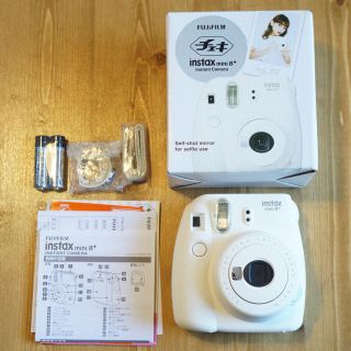 フジフイルム(富士フイルム)の［新品未使用］チェキ Instax mini8+(フィルムカメラ)