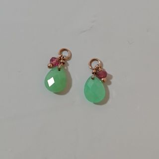 ノジェス(NOJESS)のノジェス ピアス チャーム (緑色の石)(ピアス)