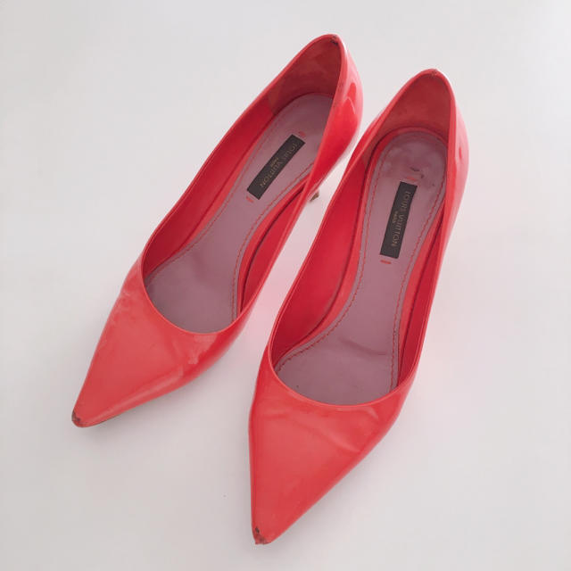 LOUIS VUITTON(ルイヴィトン)のルイヴィトン♡赤パンプス レディースの靴/シューズ(ハイヒール/パンプス)の商品写真