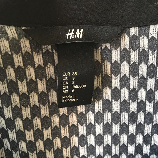 H&M(エイチアンドエム)の☆未使用☆ H&M ブラウス レディースのトップス(シャツ/ブラウス(半袖/袖なし))の商品写真