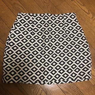 ザラ(ZARA)のZARA ミニスカート 台形 M 幾何学模様(ミニスカート)