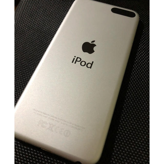 iPod touch(アイポッドタッチ)のiPod touch 第5世代 16GB スマホ/家電/カメラのスマートフォン/携帯電話(スマートフォン本体)の商品写真