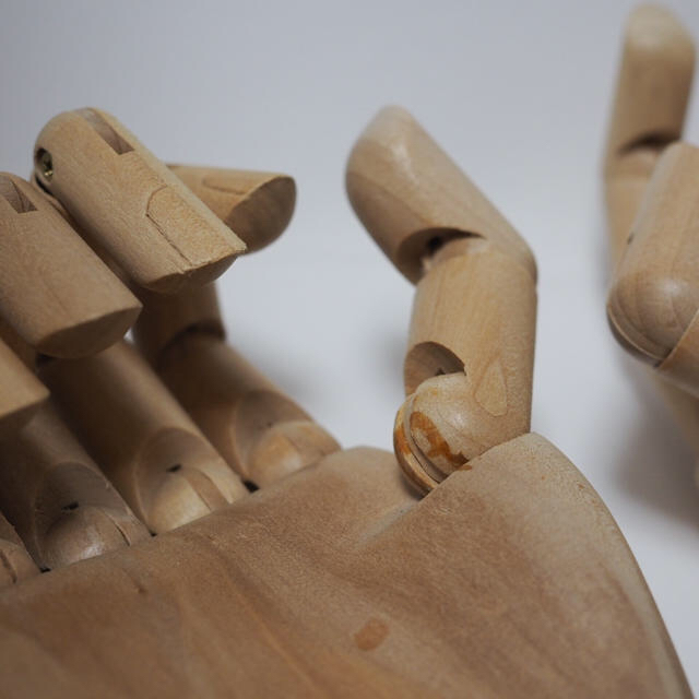 木製デッサン人形  ハンドモデル エンタメ/ホビーのアート用品(コミック用品)の商品写真