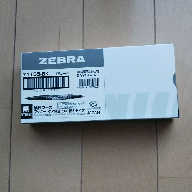ZEBRA(ゼブラ)の油性マーカー（ネームペン) インテリア/住まい/日用品の文房具(ペン/マーカー)の商品写真