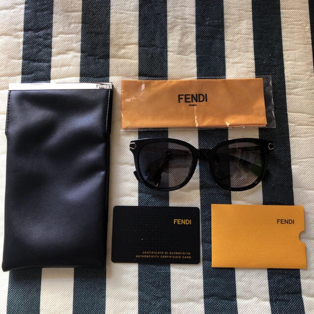 FENDI フェンディー サングラス 黒 美品