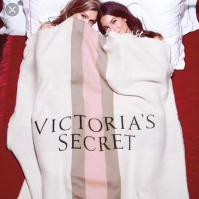 Victoria's Secret(ヴィクトリアズシークレット)のVictrias Secret ビクシー ブランケット インテリア/住まい/日用品の寝具(毛布)の商品写真