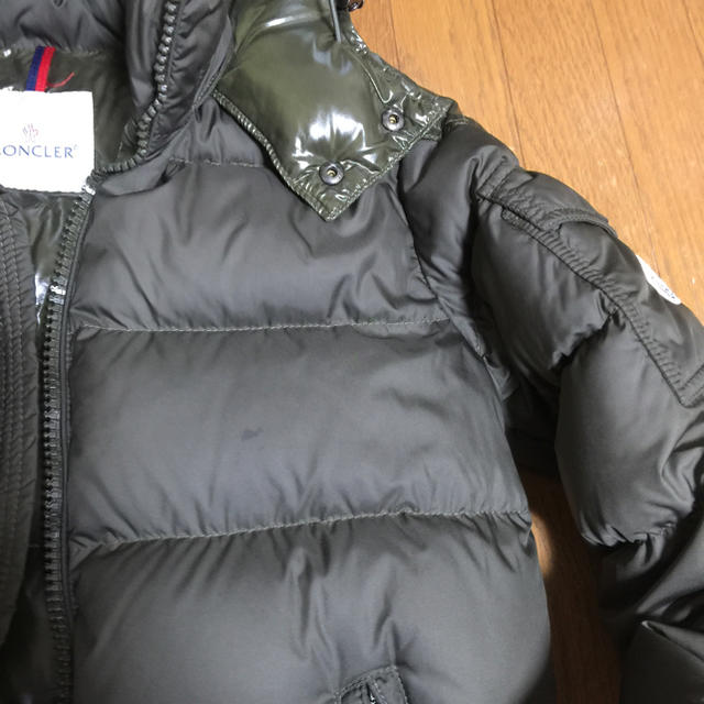 MONCLER(モンクレール)の MONCLER モンクレールシェバリエ 1 正規品 カーキ モスグリーン メンズのジャケット/アウター(ダウンジャケット)の商品写真