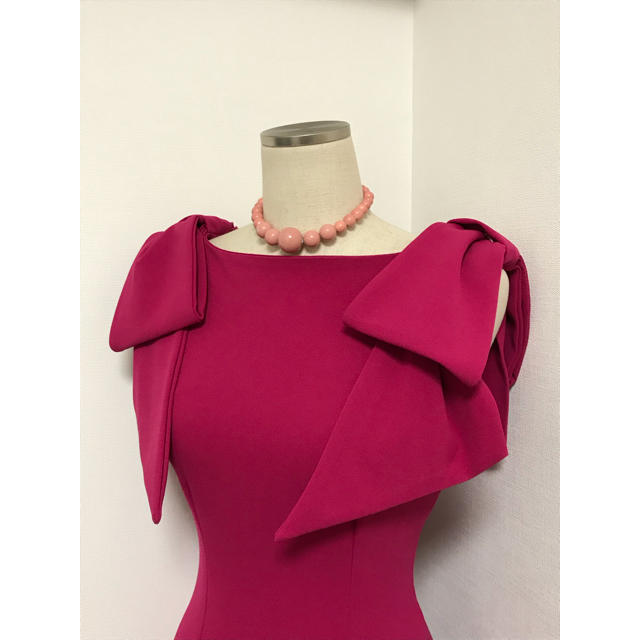 RINASCIMENTO(リナシメント)のRINASCIMENTO リナシメント 肩のおリボンが可愛い ピンク ワンピース レディースのワンピース(ひざ丈ワンピース)の商品写真