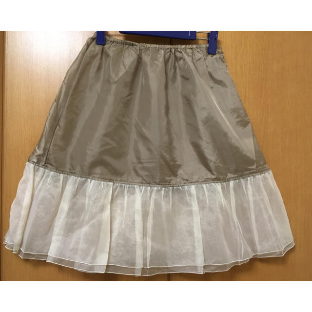 Lois CRAYON(ロイスクレヨン)のロイスクレヨン 刺繍チュールスカート ベージュ レディースのスカート(ひざ丈スカート)の商品写真