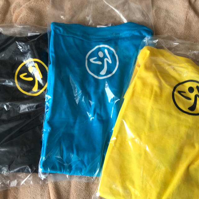 Zumba(ズンバ)のズンバ ZUMBA ティーシャツ 黒 ブルー 黄色 新品 レディースのトップス(Tシャツ(半袖/袖なし))の商品写真