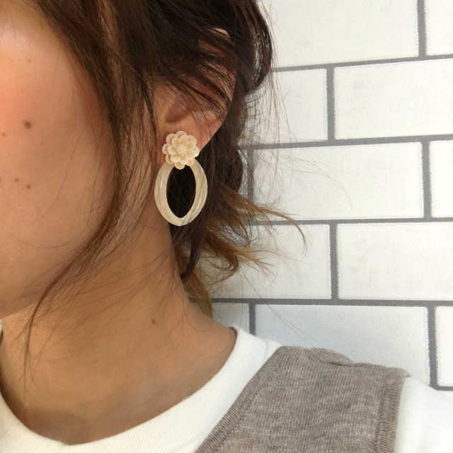 Lochie(ロキエ)のhandmade white♡ ハンドメイドのアクセサリー(ピアス)の商品写真