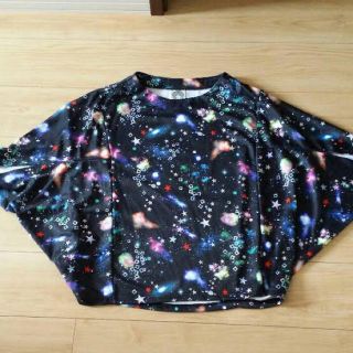 スカラー(ScoLar)のスカラー 宇宙柄ドルマントップス(Tシャツ(半袖/袖なし))