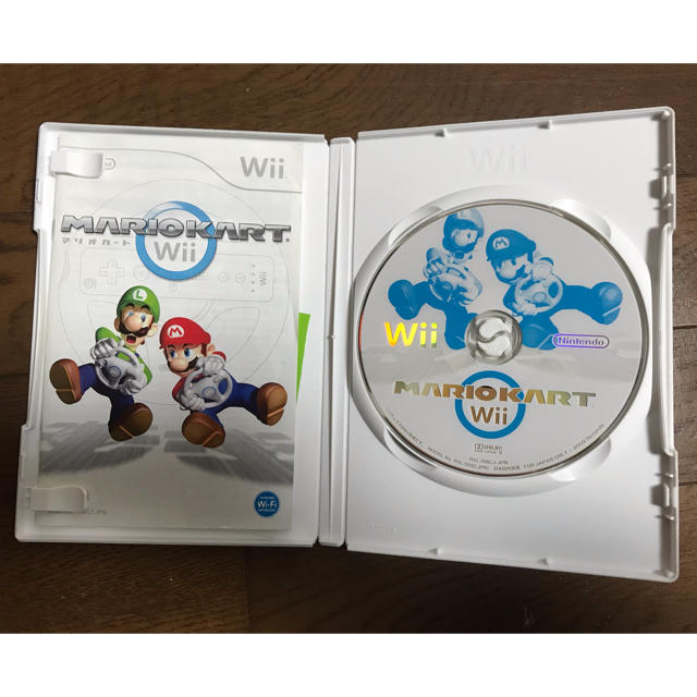 Wii(ウィー)のマリオカート Wii [ハンドル2本セット] エンタメ/ホビーのゲームソフト/ゲーム機本体(家庭用ゲームソフト)の商品写真
