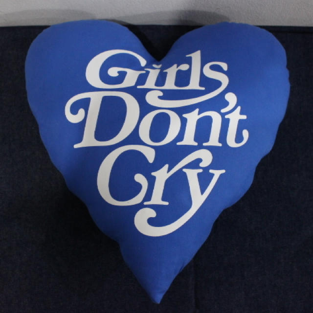 未使用】Girls Don't Cry 絞まる クッション 青 未使用】Girls Don't Cry 絞まる クッション 青
