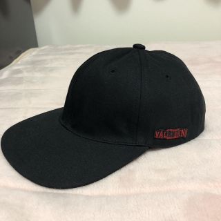 ヴァレンティノガラヴァーニ(valentino garavani)のVALENTINO ヴァレンティノ CAP ブラック キャップ (キャップ)