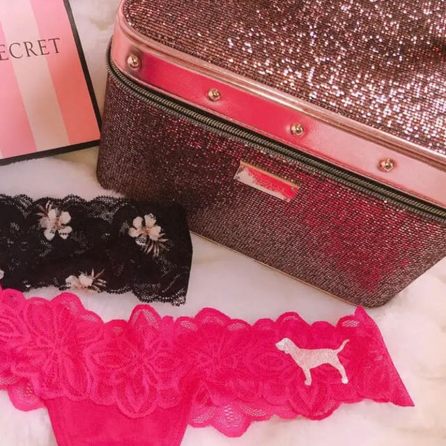 Victoria's Secret(ヴィクトリアズシークレット)のヴィクトリアシークレット ポーチ バニティー レディースのファッション小物(ポーチ)の商品写真