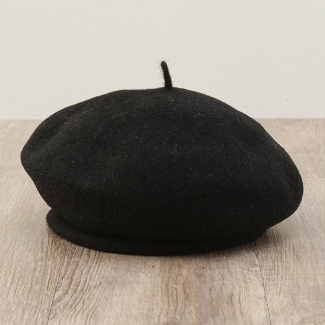 conges payes ADIEU TRISTESSE(コンジェペイエアデュートリステス)のADIEU TRISTESSE ベレー帽 (ブラック) レディースの帽子(ハンチング/ベレー帽)の商品写真