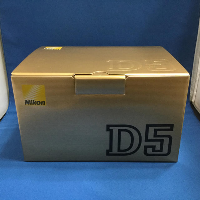 D5状態値下げ！新品 Nikon D5 XQD-Type 3年保証 液晶保護ガラス付き