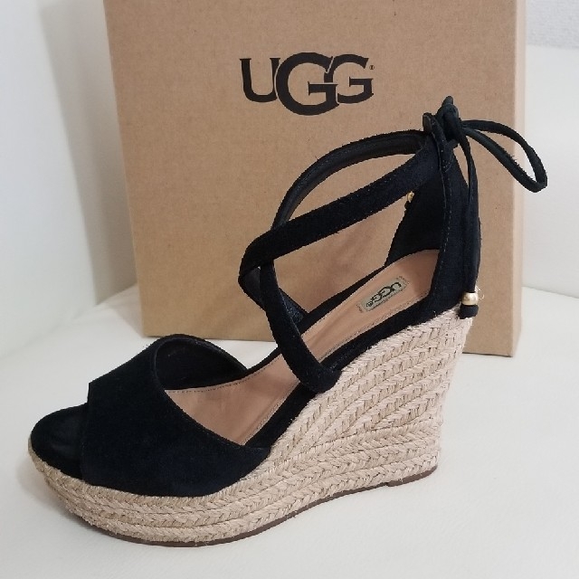 UGG(アグ)のUGG ウェッジソールサンダル size 6 レディースの靴/シューズ(サンダル)の商品写真