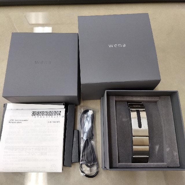 SONY(ソニー)のwena wrist pro WB-11A/S ほぼ新品　値段交渉可 スマホ/家電/カメラのスマートフォン/携帯電話(その他)の商品写真