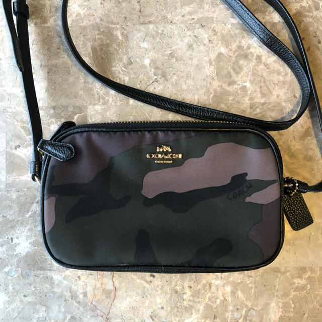 COACH(コーチ)のpururun様専用 COACH 迷彩 ミニ ショルダー  バッグ 財布 美品 レディースのバッグ(ショルダーバッグ)の商品写真