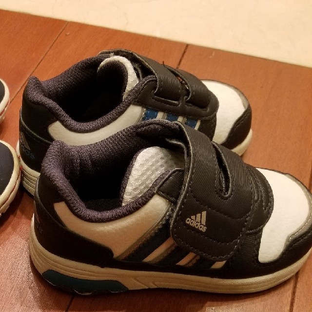 adidas(アディダス)のキッズ　スニーカー　男の子 キッズ/ベビー/マタニティのベビー靴/シューズ(~14cm)(スニーカー)の商品写真