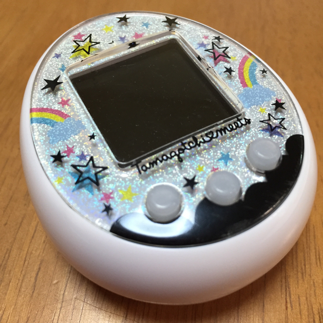 BANDAI(バンダイ)のたまごっちみーつホワイトマジカルみーつver(ネックストラップセット) エンタメ/ホビーのゲームソフト/ゲーム機本体(携帯用ゲーム機本体)の商品写真