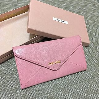 ミュウミュウ(miumiu)の美品 ミュウミュウ レター型 長財布(財布)