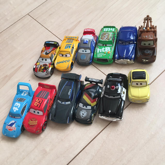 Takara Tomy(タカラトミー)のカーズ トミカ ミニカー 12個セット売り エンタメ/ホビーのおもちゃ/ぬいぐるみ(ミニカー)の商品写真