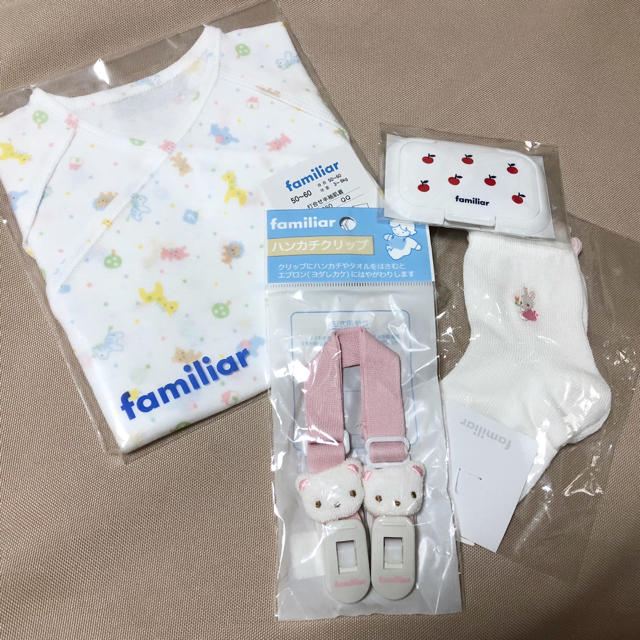 familiar(ファミリア)の専用です＊新品＊ファミリア 靴下 ハンカチクリップ 肌着 ビタット セット キッズ/ベビー/マタニティのこども用ファッション小物(その他)の商品写真