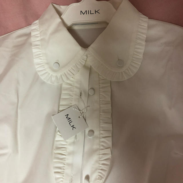 MILK(ミルク)のMILK 白 フリルブラウス レディースのトップス(シャツ/ブラウス(長袖/七分))の商品写真