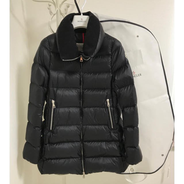 MONCLER(モンクレール)の未使用に近い モンクレール  レディース ダウン 銀座路面店購入 履歴あり レディースのジャケット/アウター(ダウンコート)の商品写真