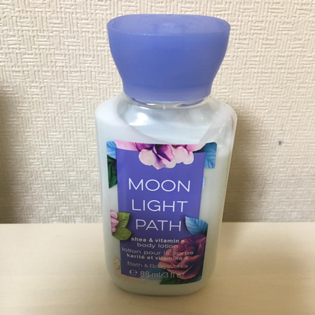 Bath & Body Works(バスアンドボディーワークス)の【送料込み】 Bath & Body Works ボディローション ミニサイズ コスメ/美容のボディケア(ボディローション/ミルク)の商品写真