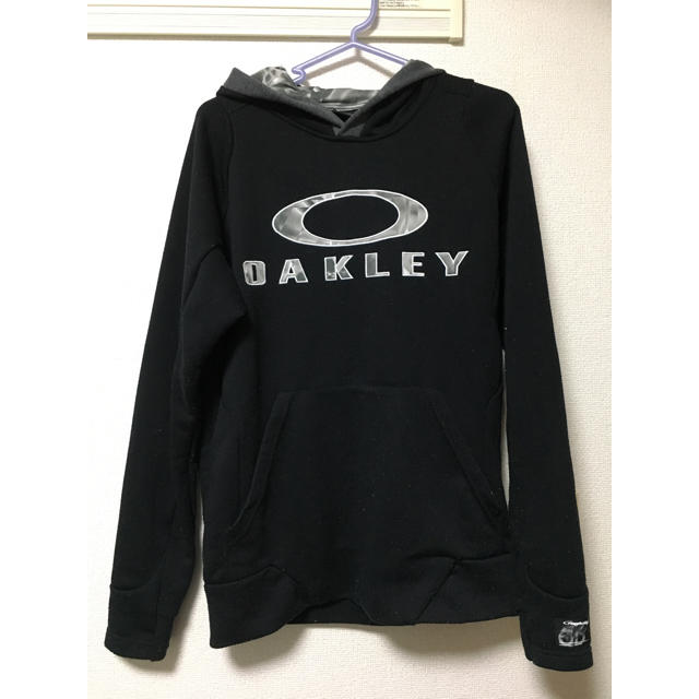 Oakley(オークリー)の◇送料無料◇オークリー パーカー OAKLEY Mサイズ ブラック 定形外 メンズのトップス(パーカー)の商品写真