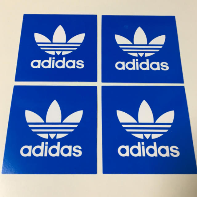 adidas(アディダス)の【新品】adidas　ステッカー 4枚  7cm×7.3cm スポーツ/アウトドアのスノーボード(その他)の商品写真