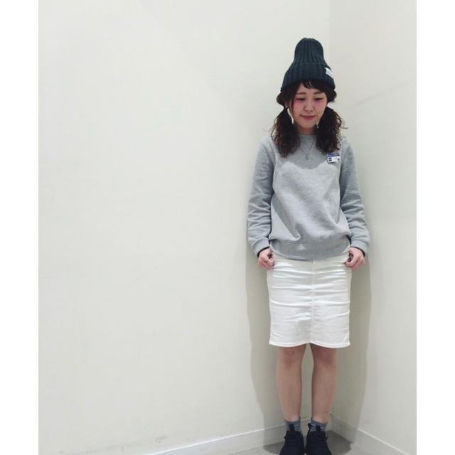 GU(ジーユー)のGU ジーユー ホワイトタイトスカート タイトスカート カジュアル ミモレ丈  レディースのスカート(ひざ丈スカート)の商品写真