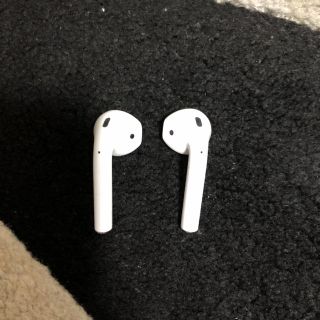 アップル(Apple)のairpods 両耳のみ(ヘッドフォン/イヤフォン)