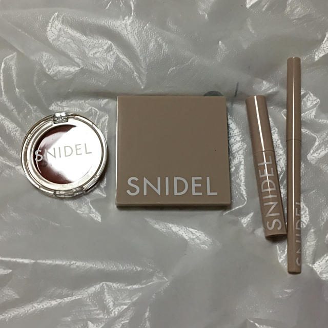 SNIDEL(スナイデル)のSNIDEL チーク マスカラ アイライナー アイシャドウ コスメ/美容のベースメイク/化粧品(その他)の商品写真