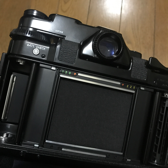 PENTAX(ペンタックス)のPENTAX 67 フィルム付 スマホ/家電/カメラのカメラ(フィルムカメラ)の商品写真