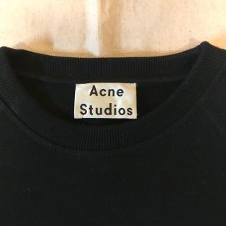 アクネ(ACNE)のacne ブラックスウェット最終値下げ(トレーナー/スウェット)