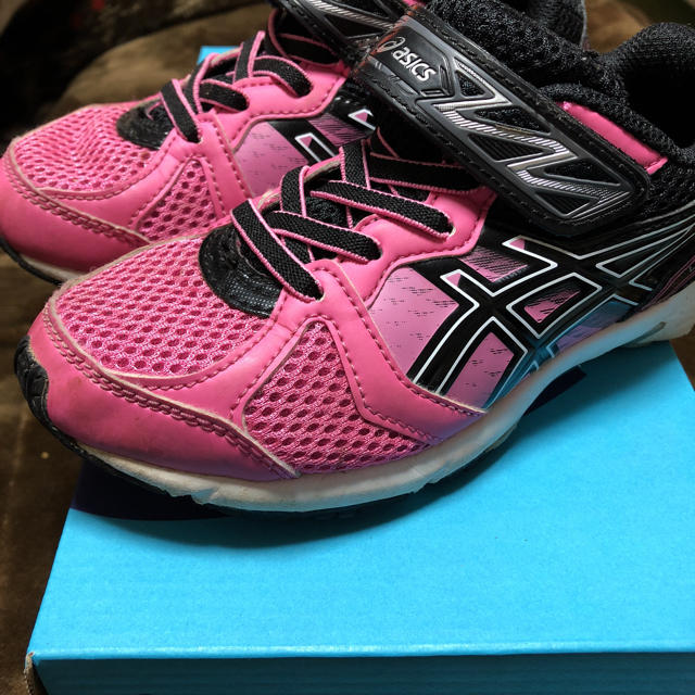 asics(アシックス)のアシックス キッズ/ベビー/マタニティのキッズ靴/シューズ(15cm~)(スニーカー)の商品写真