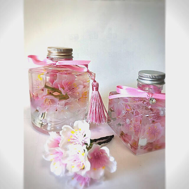 【仕様変更】桜ハーバリウム♡スタッキングボトルLEDライト付き ハンドメイドのフラワー/ガーデン(その他)の商品写真