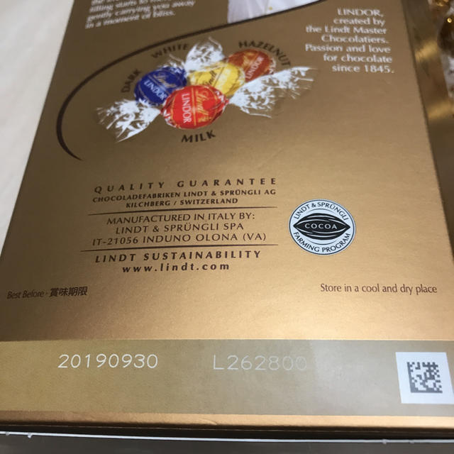 Lindt(リンツ)のリンツ   リンドール    ホワイトチョコレート  20粒  コストコ 食品/飲料/酒の食品(菓子/デザート)の商品写真